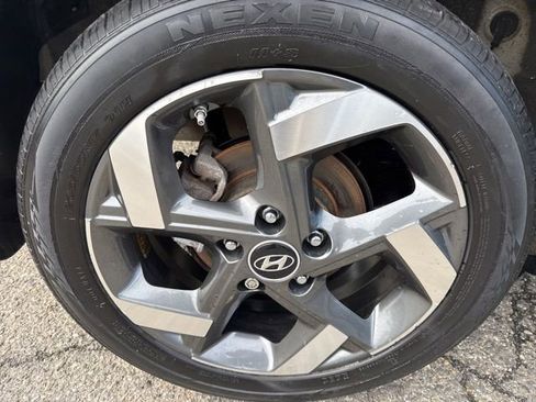 Certified 2023 Hyundai Venue SEL image 13