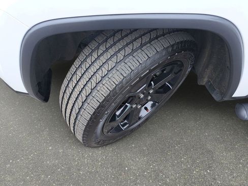Used 2020 Jeep Grand Cherokee Laredo AWD/4WD image 33