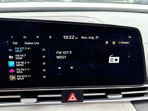 Used 2025 Hyundai Elantra Limited FWD image 15