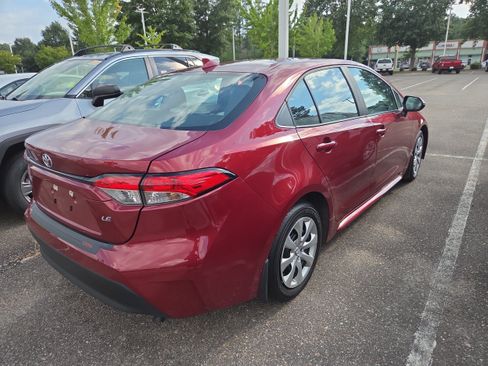 Used 2025 Toyota Corolla LE FWD image 4