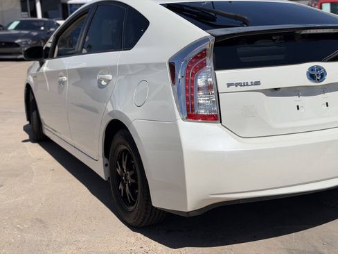 Used 2014 Toyota Prius Four w/ Solar Roof Package FWD image 6