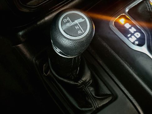 Used 2022 Jeep Wrangler Unlimited Sport AWD/4WD image 25