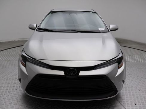 Certified 2025 Toyota Corolla LE image 5