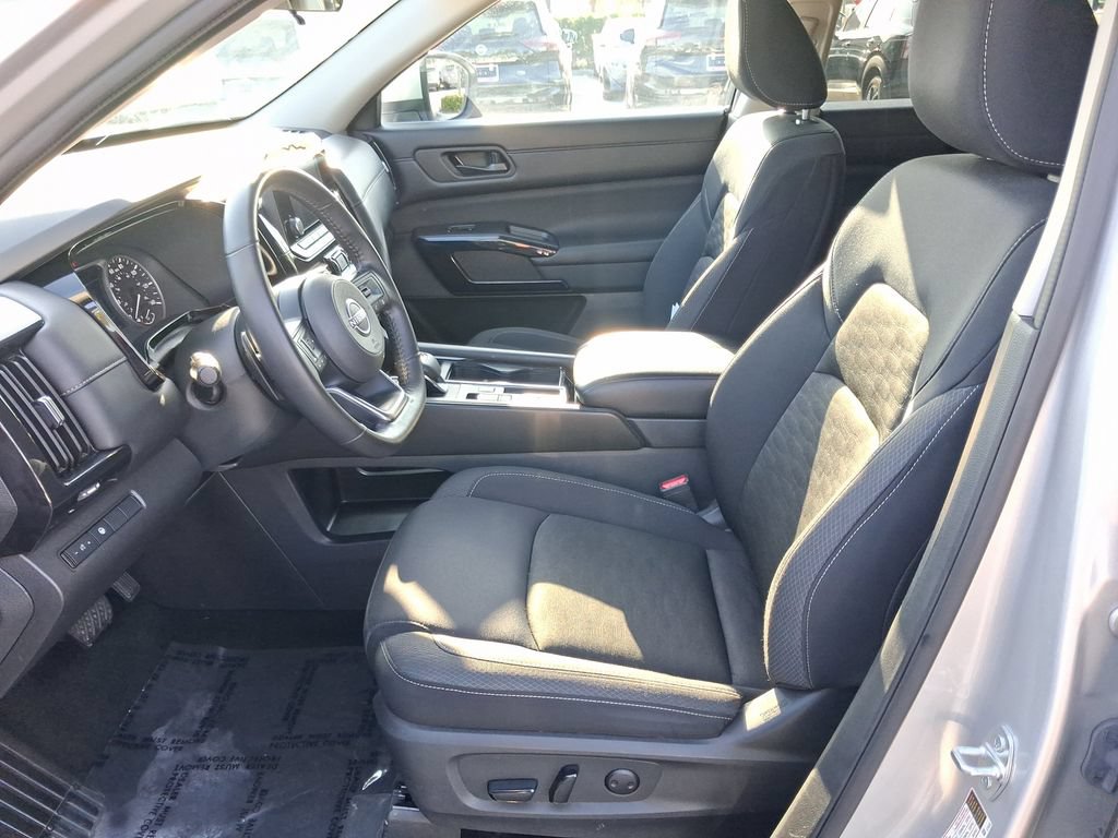 Certified 2024 Nissan Pathfinder SV FWD image 18