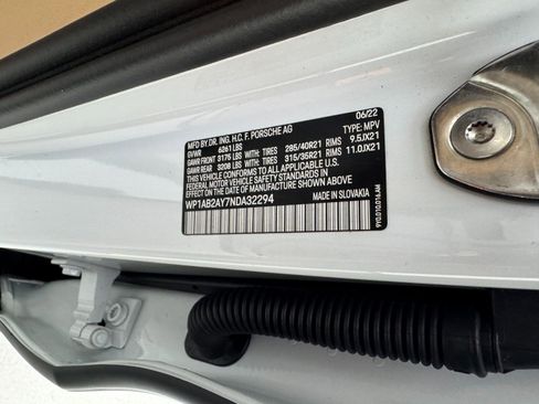 Used 2022 Porsche Cayenne S Platinum w/ Premium Package Plus image 47