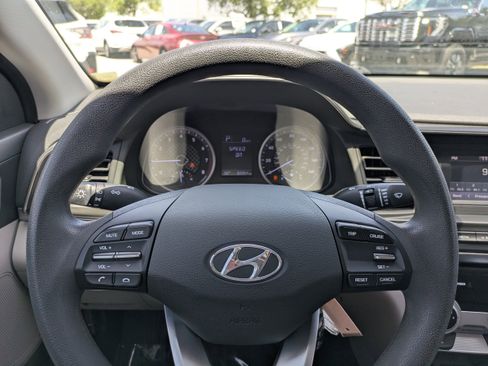 Used 2019 Hyundai Elantra SE w/ Winter Weather Package FWD image 22