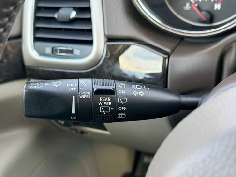 Used 2012 Jeep Grand Cherokee Laredo w/ All Weather Capability Group image 25