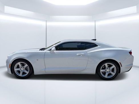 Used 2023 Chevrolet Camaro LT RWD image 4