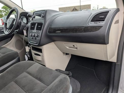 Used 2016 Dodge Grand Caravan SE w/ Quick Order Package 29E SE FWD image 4