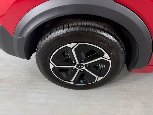 New 2026 Kia Niro EX FWD image 11