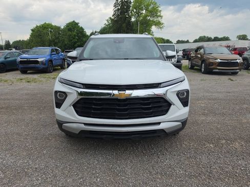 Used 2024 Chevrolet TrailBlazer LT w/ Convenience Package FWD image 2