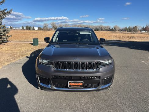 Used 2023 Jeep Grand Cherokee L Limited image 2