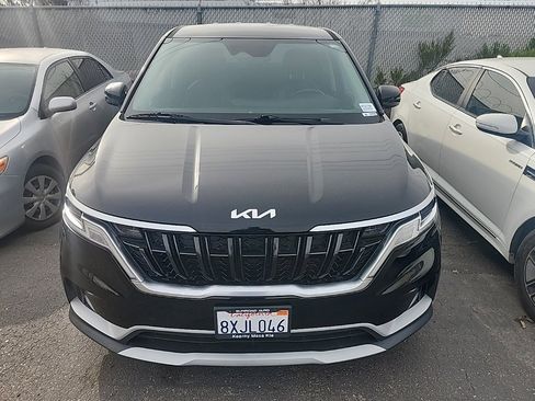 Used 2022 Kia Carnival LX image 2