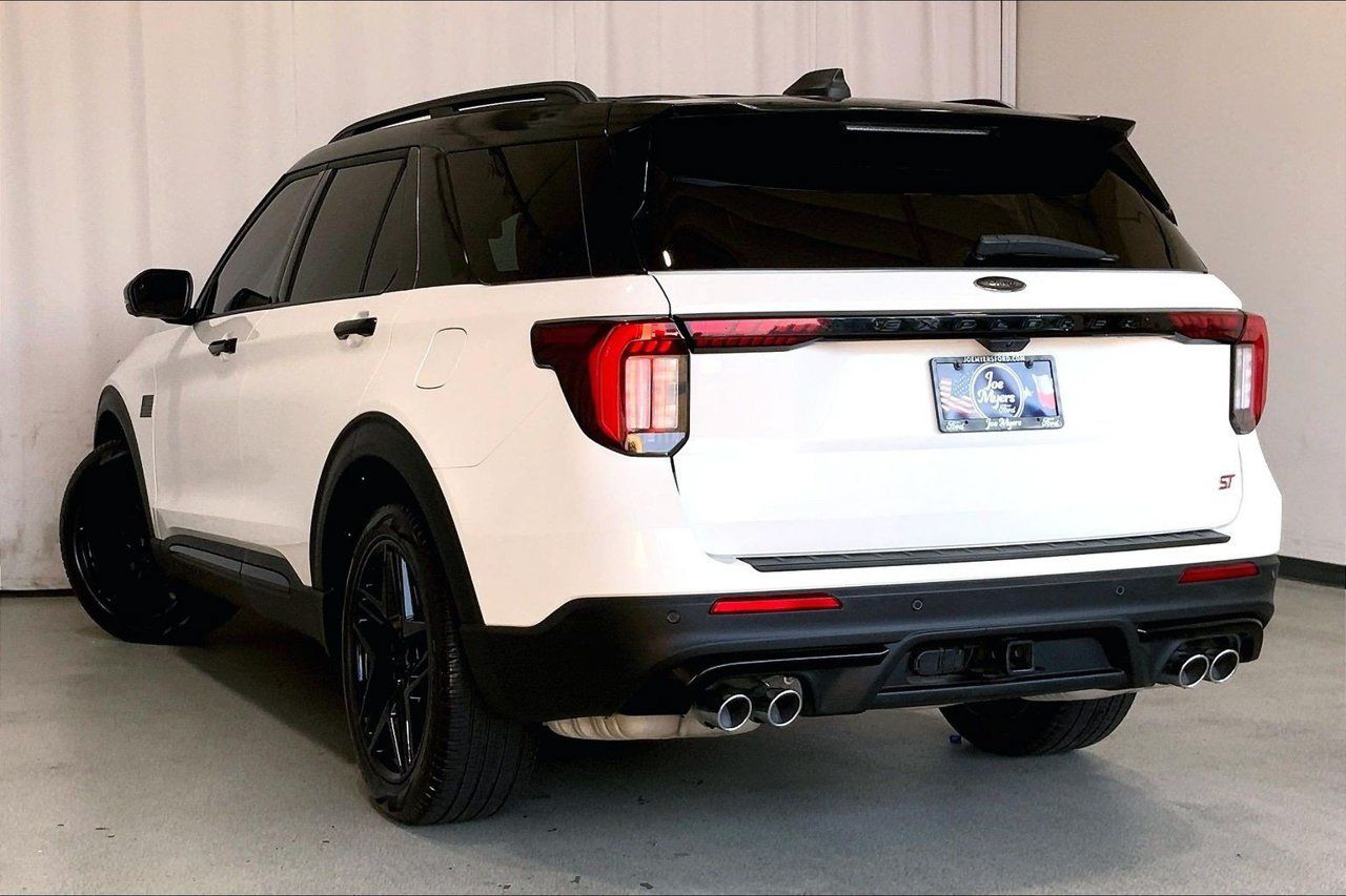 Used 2025 Ford Explorer ST AWD/4WD image 10