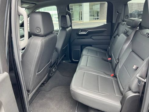 Used 2025 GMC Sierra 1500 SLT AWD/4WD image 6