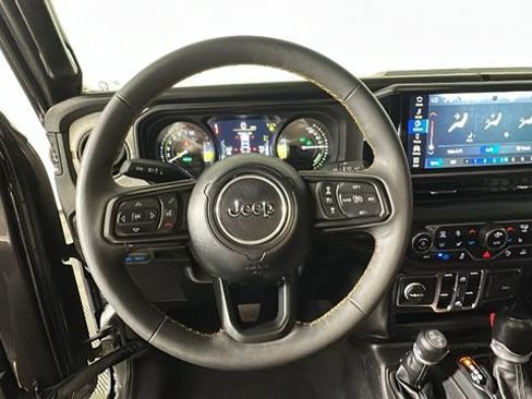 Used 2024 Jeep Wrangler Unlimited w/ Convenience Group AWD/4WD image 14