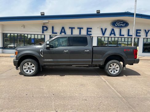 Used 2018 Ford F250 Platinum w/ Platinum Ultimate Package image 2
