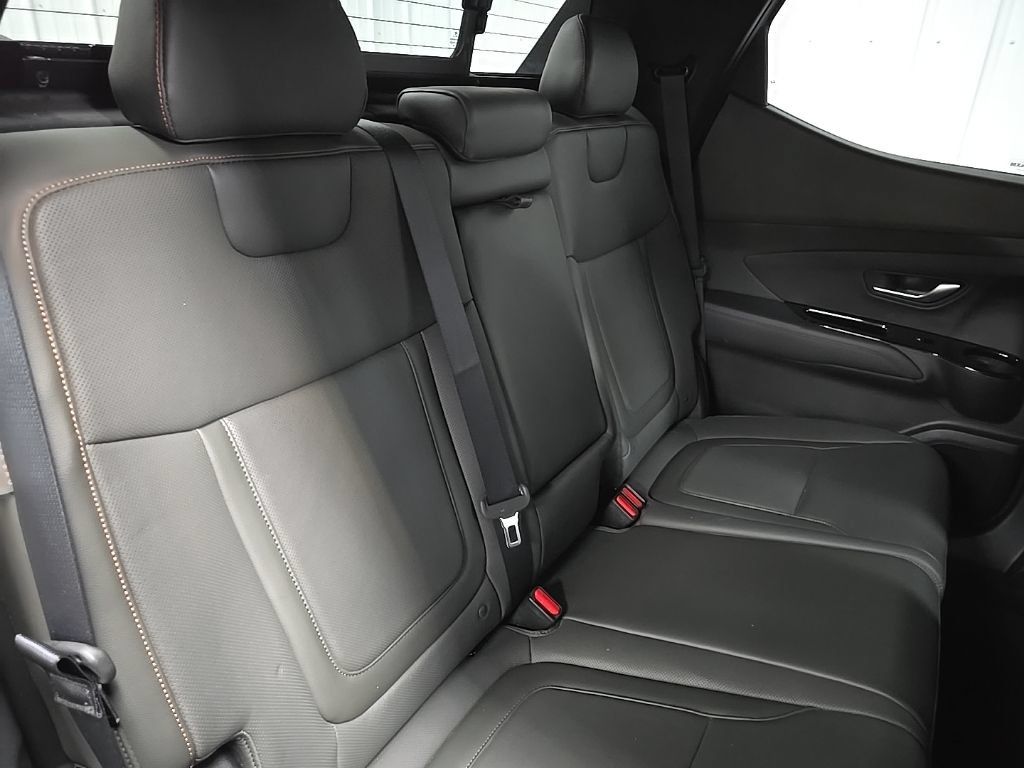 Used 2025 Hyundai Santa Cruz Limited AWD/4WD image 18