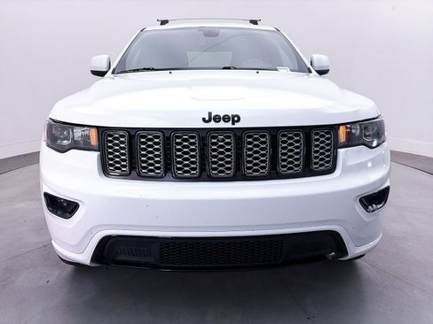 Used 2019 Jeep Grand Cherokee Altitude RWD image 2