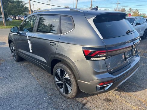 New 2025 Volkswagen Taos SE image 12
