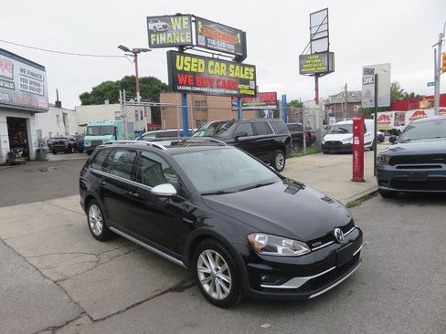 Used 2017 Volkswagen Golf Alltrack S AWD/4WD image 3