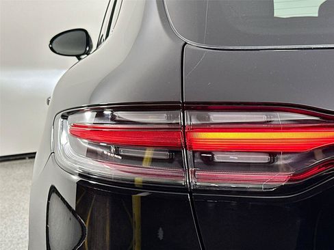 Certified 2026 Porsche Macan AWD/4WD image 10