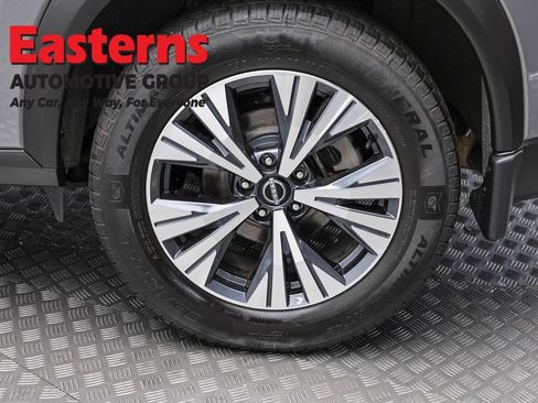 Used 2023 Nissan Rogue SV AWD/4WD image 8