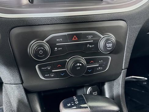 Used 2022 Dodge Charger SXT RWD image 16