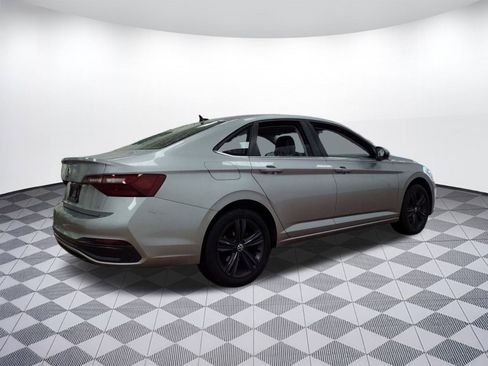 Used 2022 Volkswagen Jetta SE image 8