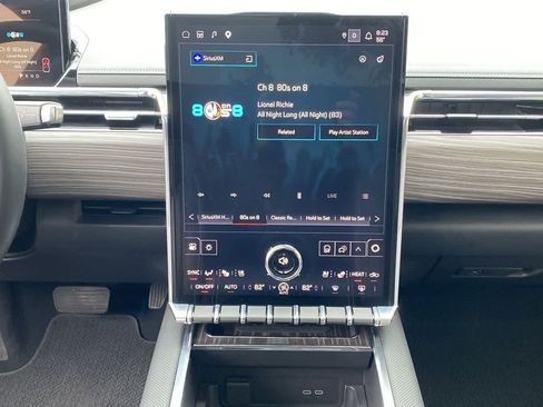 Used 2025 GMC Sierra EV Denali AWD/4WD image 23