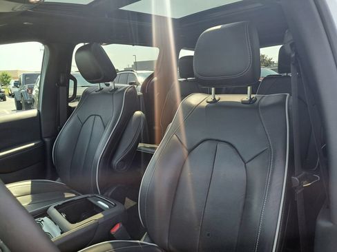 Certified 2026 Chrysler Pacifica Limited FWD image 29