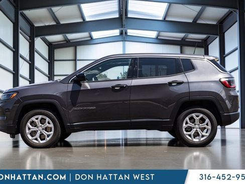 Used 2024 Jeep Compass Sport AWD/4WD image 3