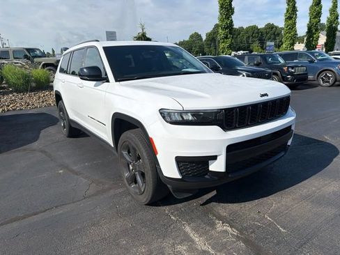 Used 2023 Jeep Grand Cherokee L Laredo AWD/4WD image 3