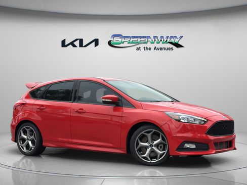 Used 2016 Ford Focus ST FWD image 1