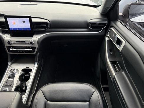 Used 2021 Ford Explorer XLT w/ Equipment Group 202A image 13