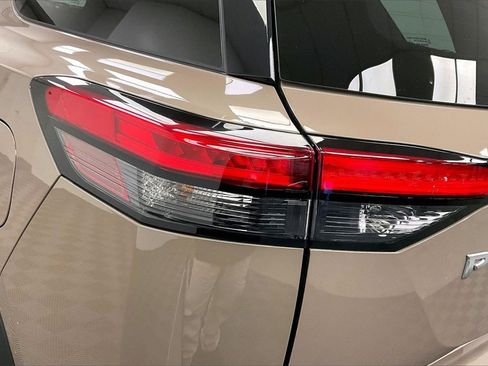 Certified 2024 Nissan Pathfinder Platinum image 27