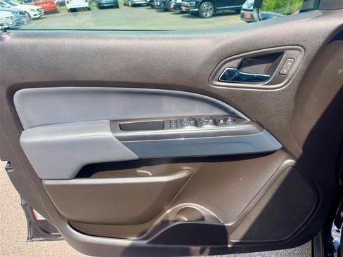 Used 2018 Chevrolet Colorado Z71 w/ Z71 Midnight Edition AWD/4WD image 9
