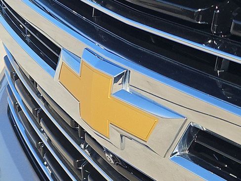 Used 2023 Chevrolet Suburban LT w/ Luxury Package RWD image 30