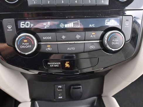 Used 2017 Nissan Rogue Sport SV FWD image 23