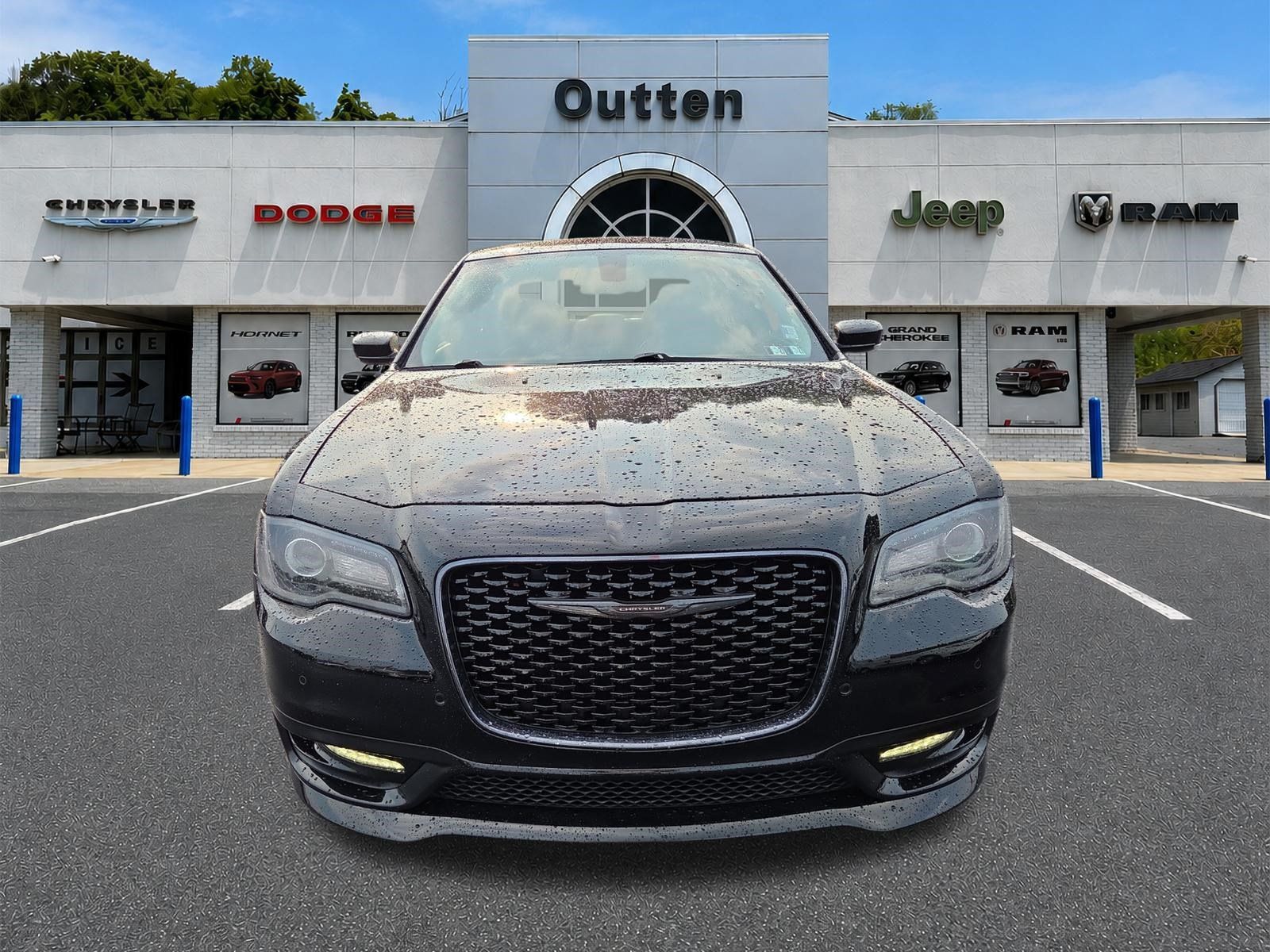 Certified 2022 Chrysler 300 Touring L AWD/4WD image 9