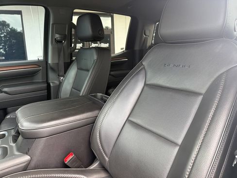 Used 2023 GMC Sierra 1500 Denali w/ Denali Reserve Package AWD/4WD image 3