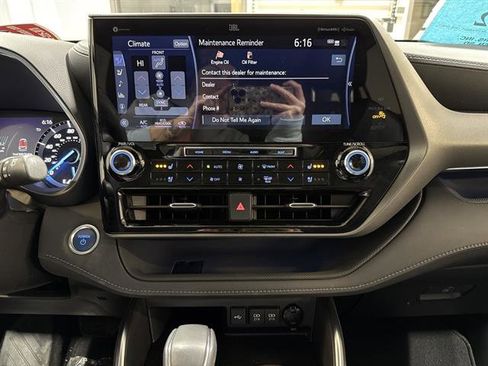 Used 2021 Toyota Highlander Limited image 9
