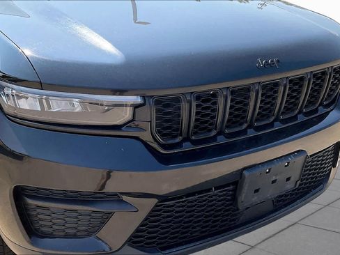 Used 2024 Jeep Grand Cherokee Altitude AWD/4WD image 29