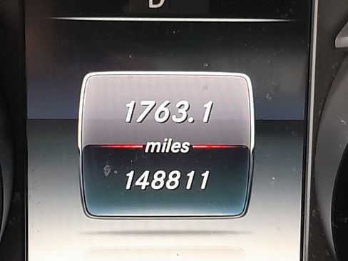 Used 2017 Mercedes-Benz GLC 300 4MATIC image 3