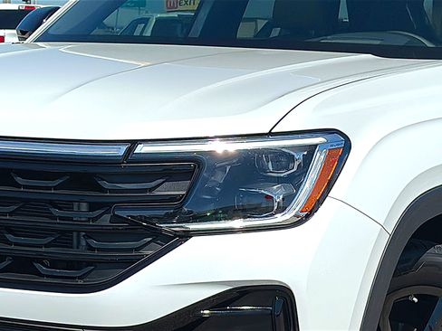 Used 2025 Volkswagen Atlas Cross Sport SEL R-Line image 4