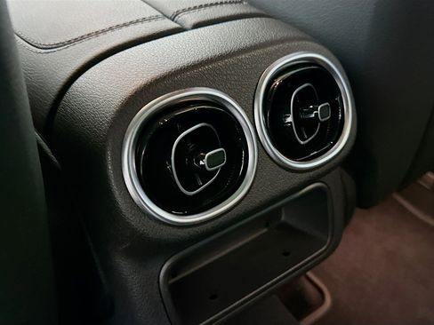 Used 2024 Mercedes-Benz GLC 300 image 26