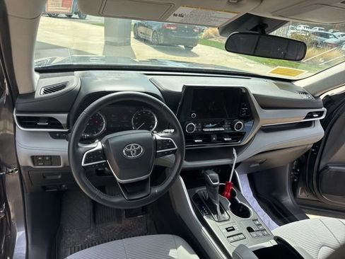 Used 2023 Toyota Highlander LE AWD/4WD image 27