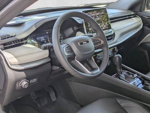 Used 2025 Jeep Compass Limited AWD/4WD image 9