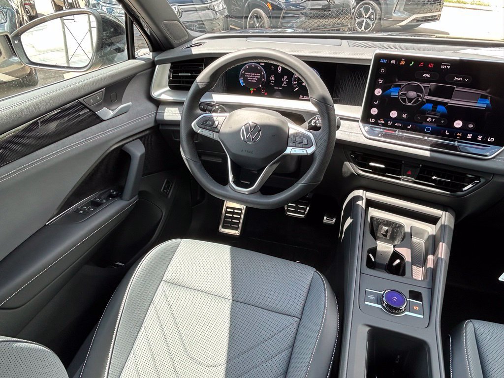 New 2026 Volkswagen Tiguan SE R-Line FWD image 9