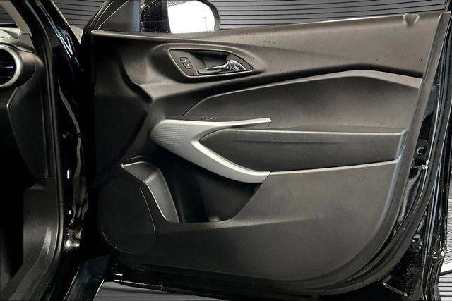 Used 2026 Chevrolet Trax LS w/ LS Convenience Package FWD image 27
